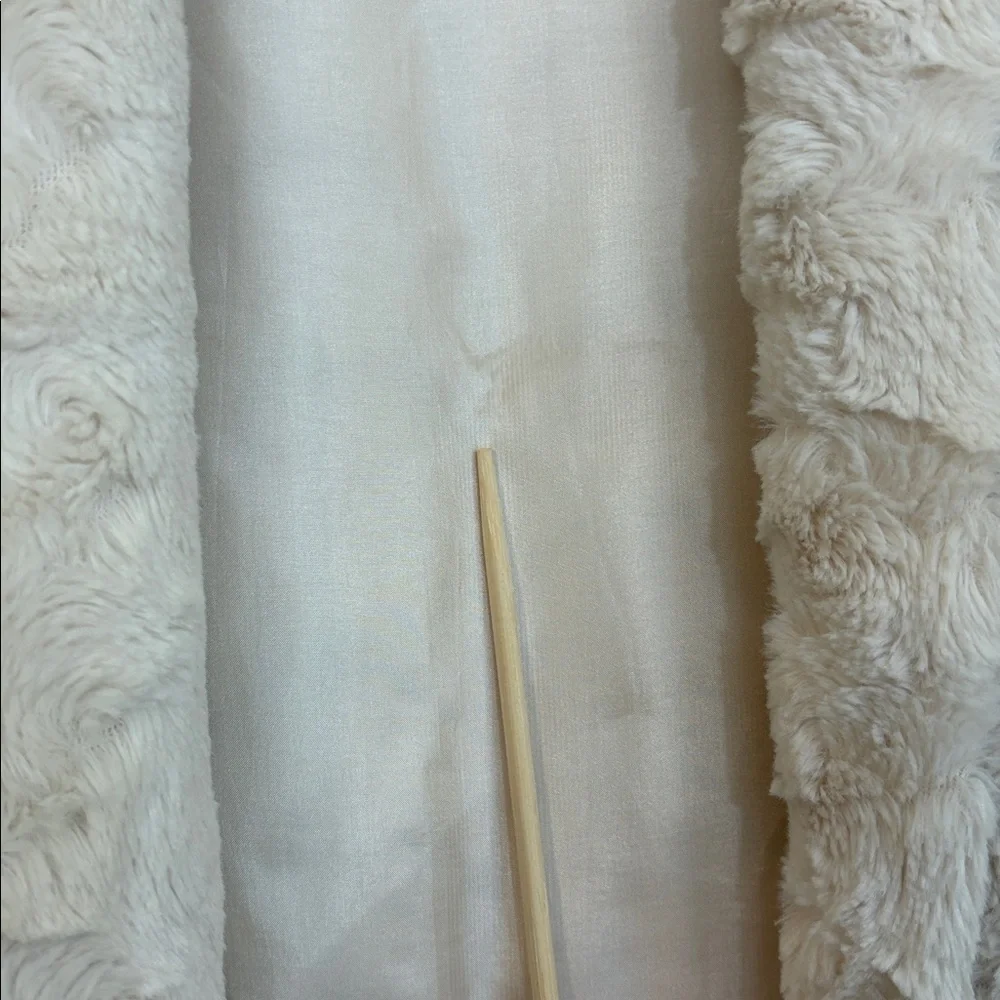 Entro | Cream Faux Teddy Textured Fur Open Front Pocket Rounded Hem Lined Vest M